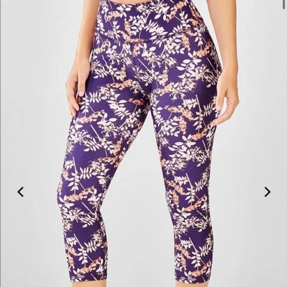 Fabletics Purple Floral Arcadia Define Powderhold Mid-Rise Capri Leggings Small - Picture 1 of 7